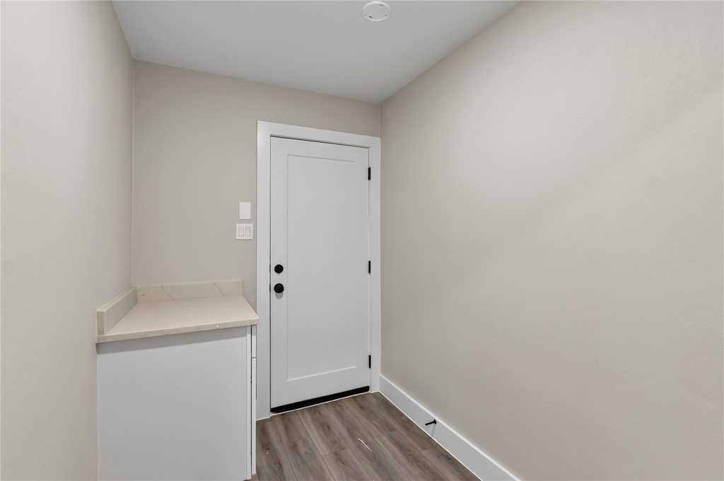209 W 9th Street - Photo 24