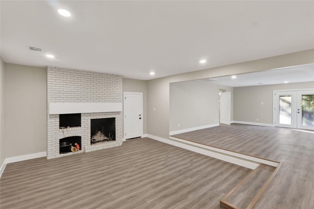 209 W 9th Street - Photo 1