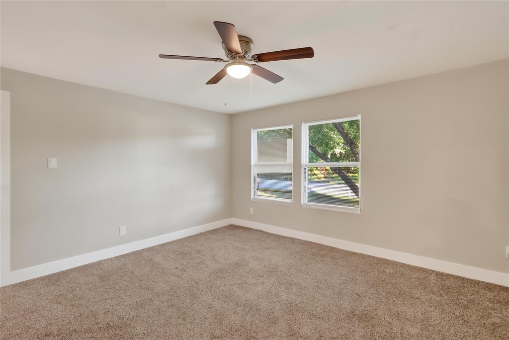 209 W 9th Street - Photo 18