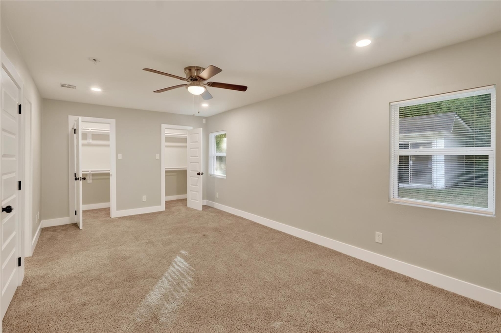 209 W 9th Street - Photo 13