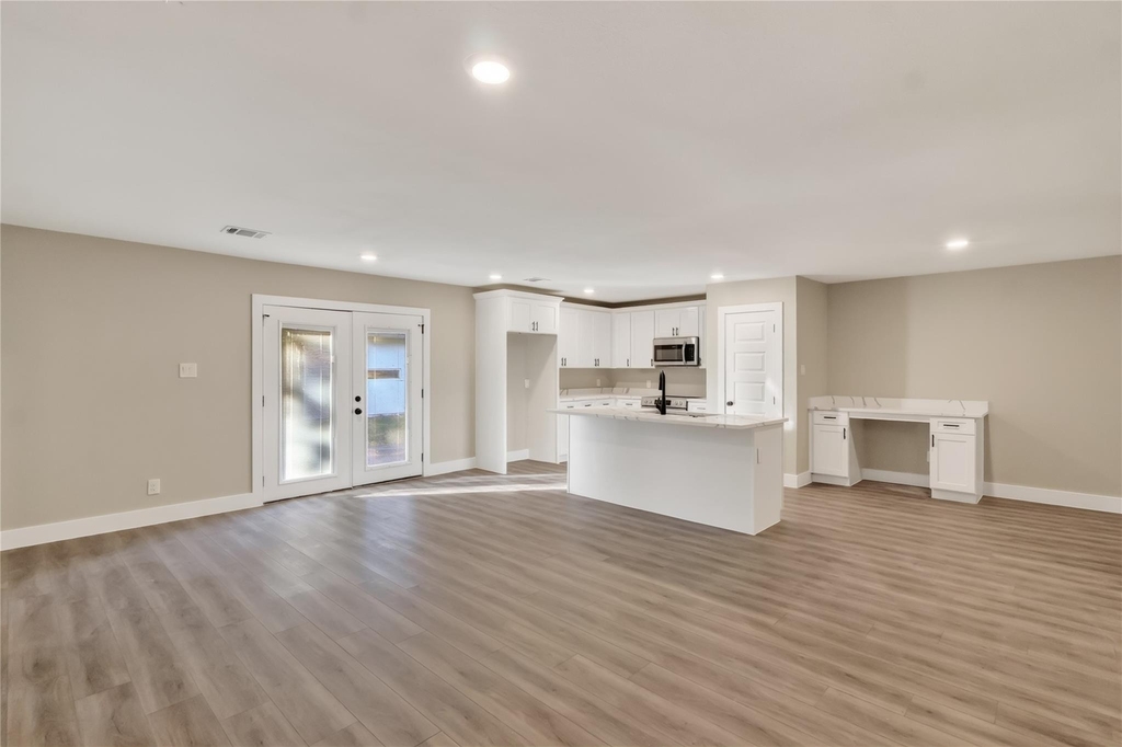 209 W 9th Street - Photo 5