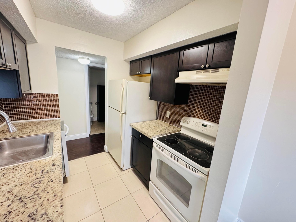 5686 Rock Island Road - Photo 4