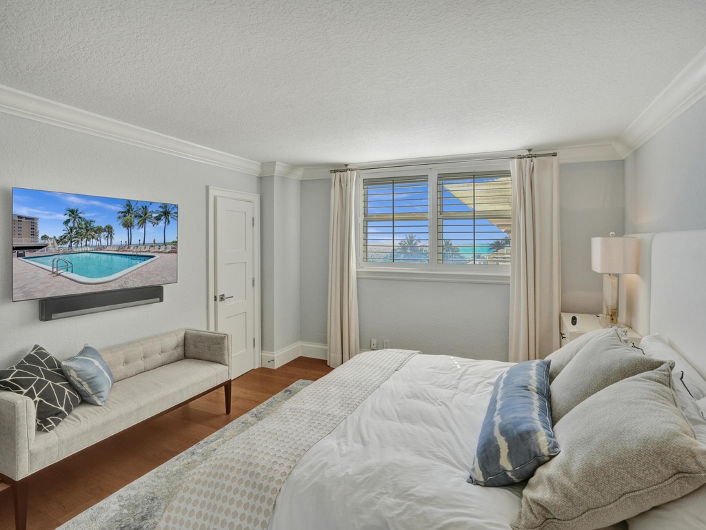 1051 Hillsboro Mile - Photo 4