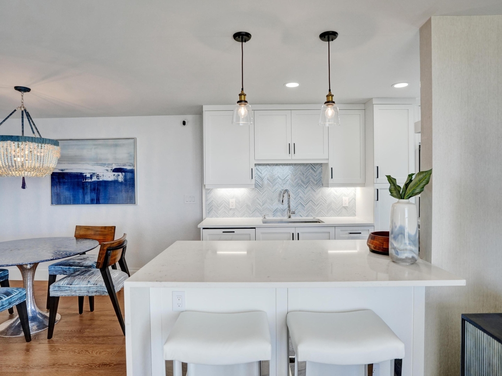 1051 Hillsboro Mile - Photo 3