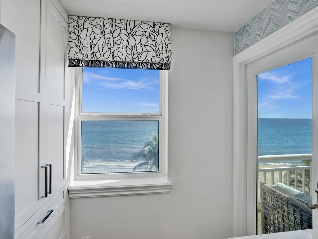 1051 Hillsboro Mile - Photo 11