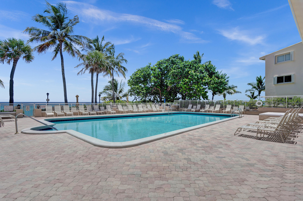 1051 Hillsboro Mile - Photo 20