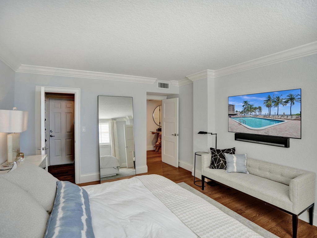 1051 Hillsboro Mile - Photo 0