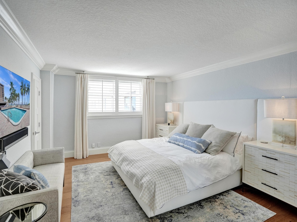 1051 Hillsboro Mile - Photo 5