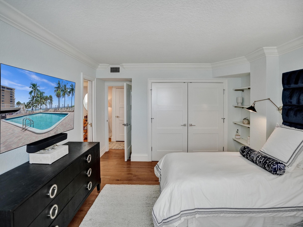 1051 Hillsboro Mile - Photo 9