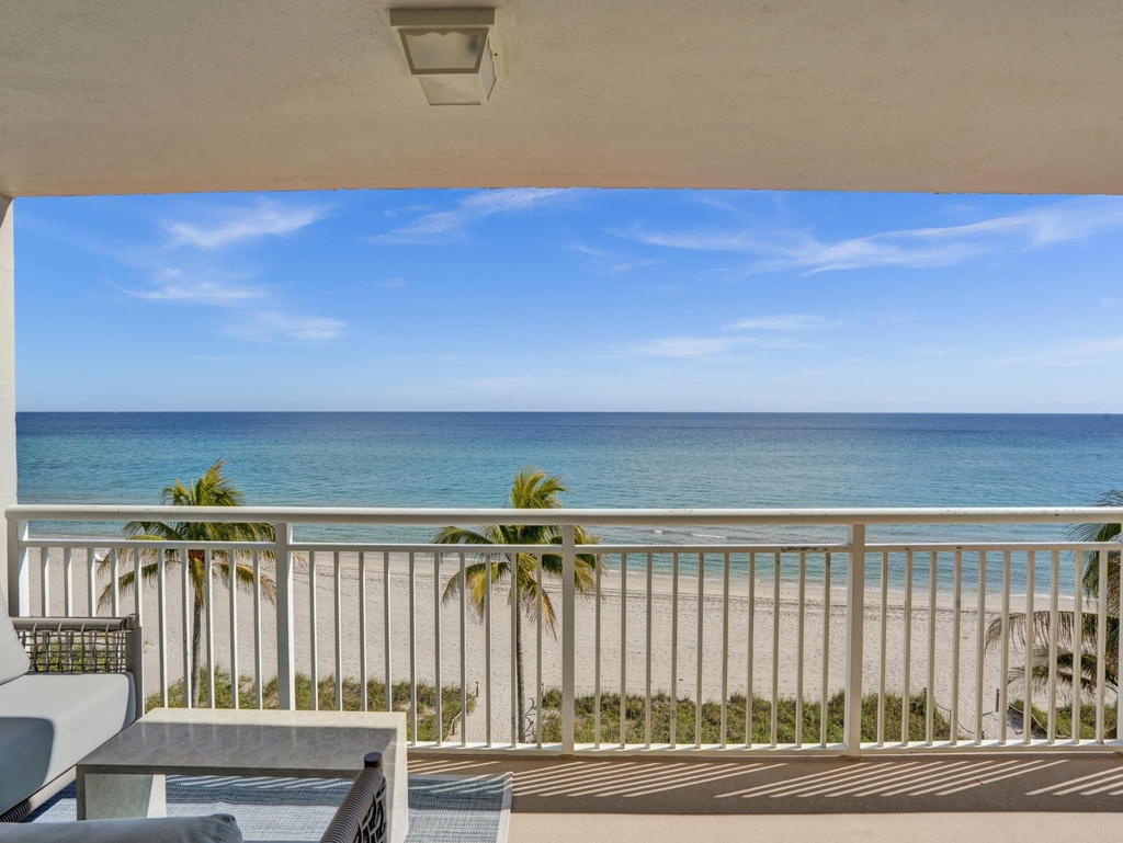 1051 Hillsboro Mile - Photo 14