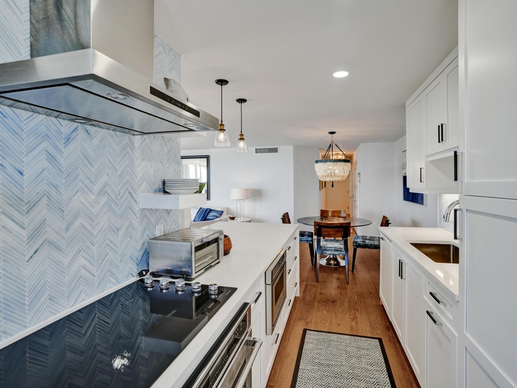 1051 Hillsboro Mile - Photo 2