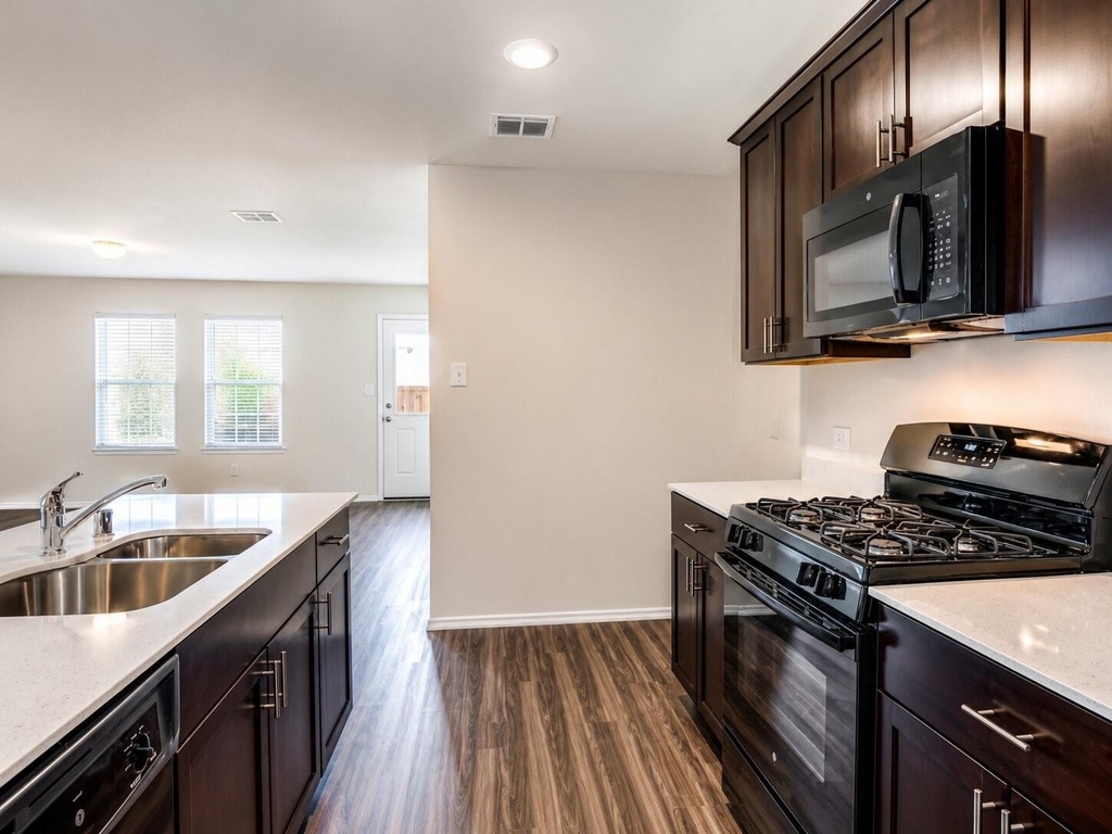 1714 Deer Chase Drive - Photo 2