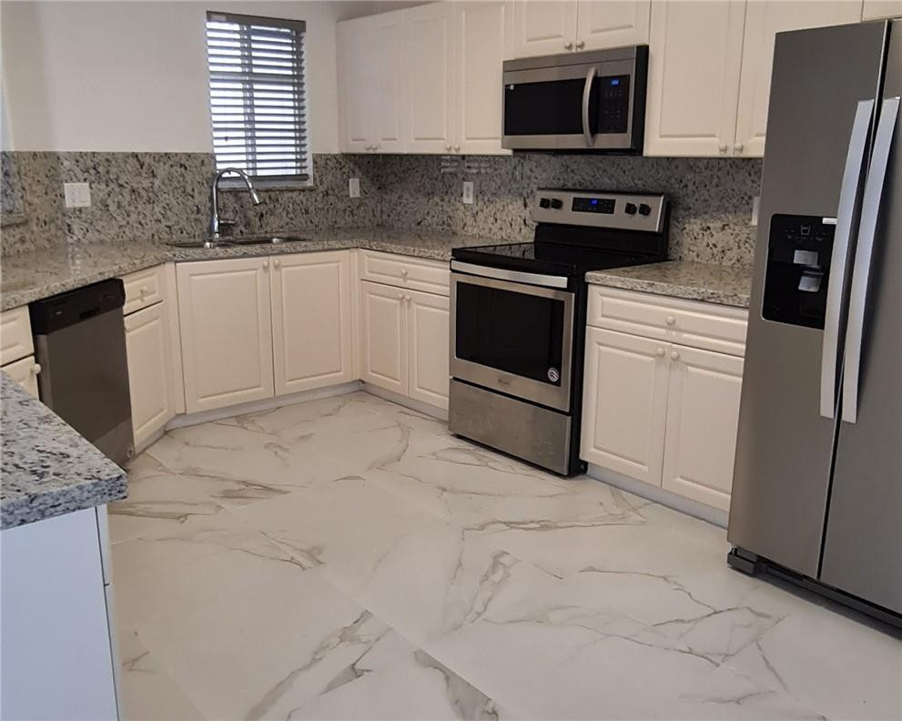 7301 Nw 173rd Drive Nw - Photo 5