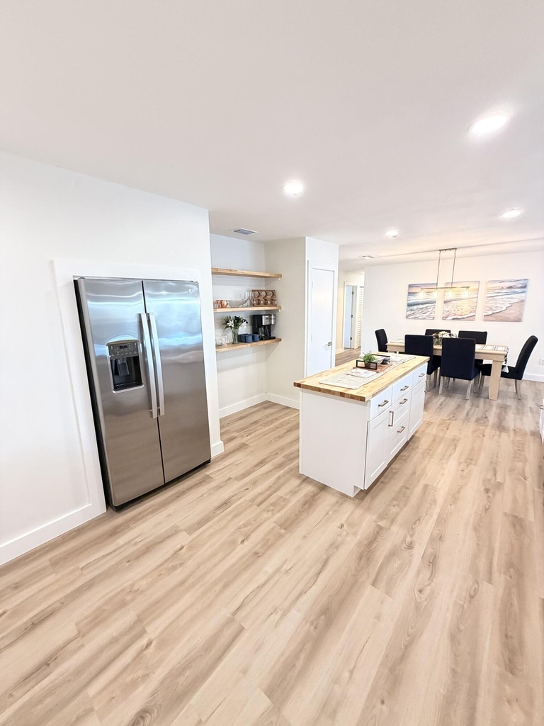 948 Canal Circle - Photo 4