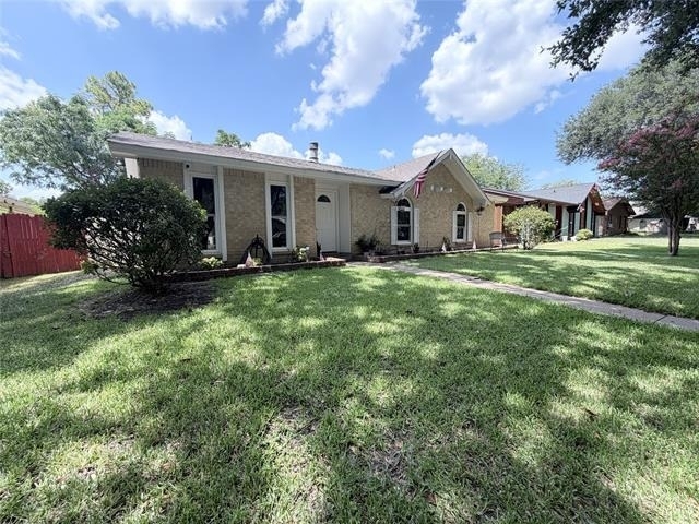 407 Ivy Way - Photo 1