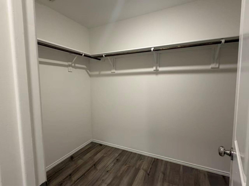 405 Laurenbrooke Drive - Photo 2