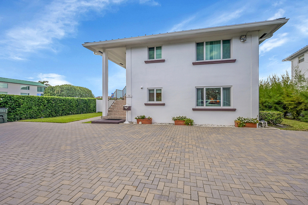 1702 S Ocean Boulevard - Photo 2