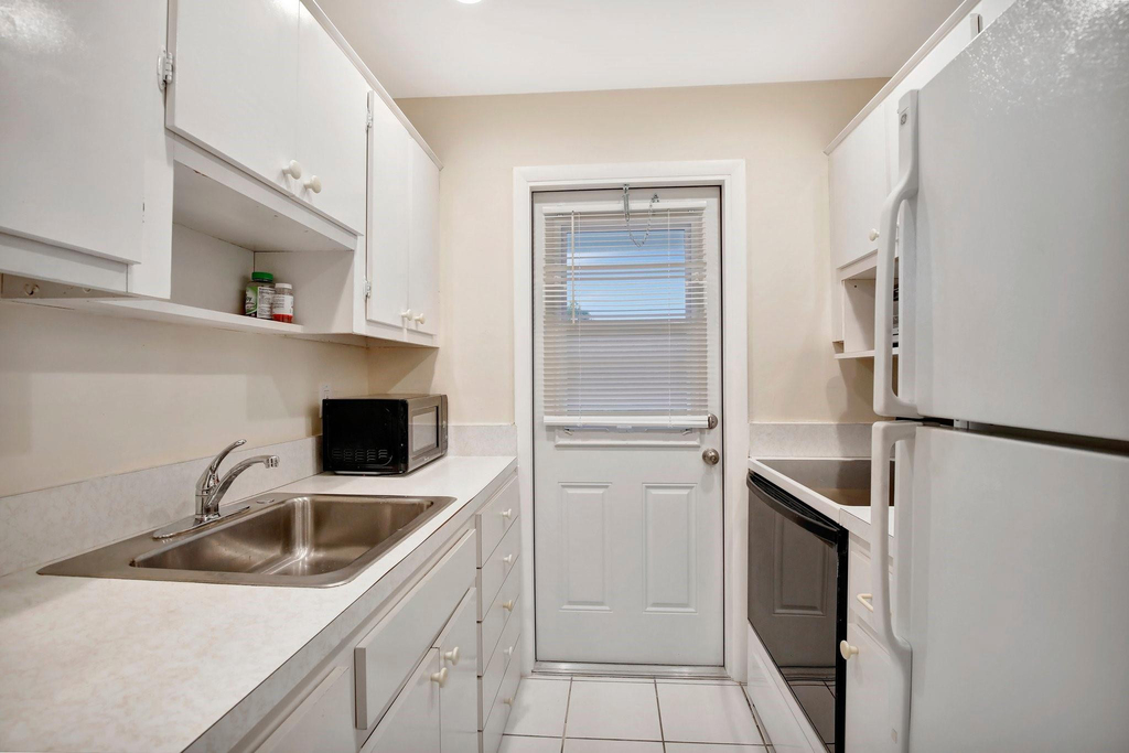 2650 W Golf Boulevard - Photo 6