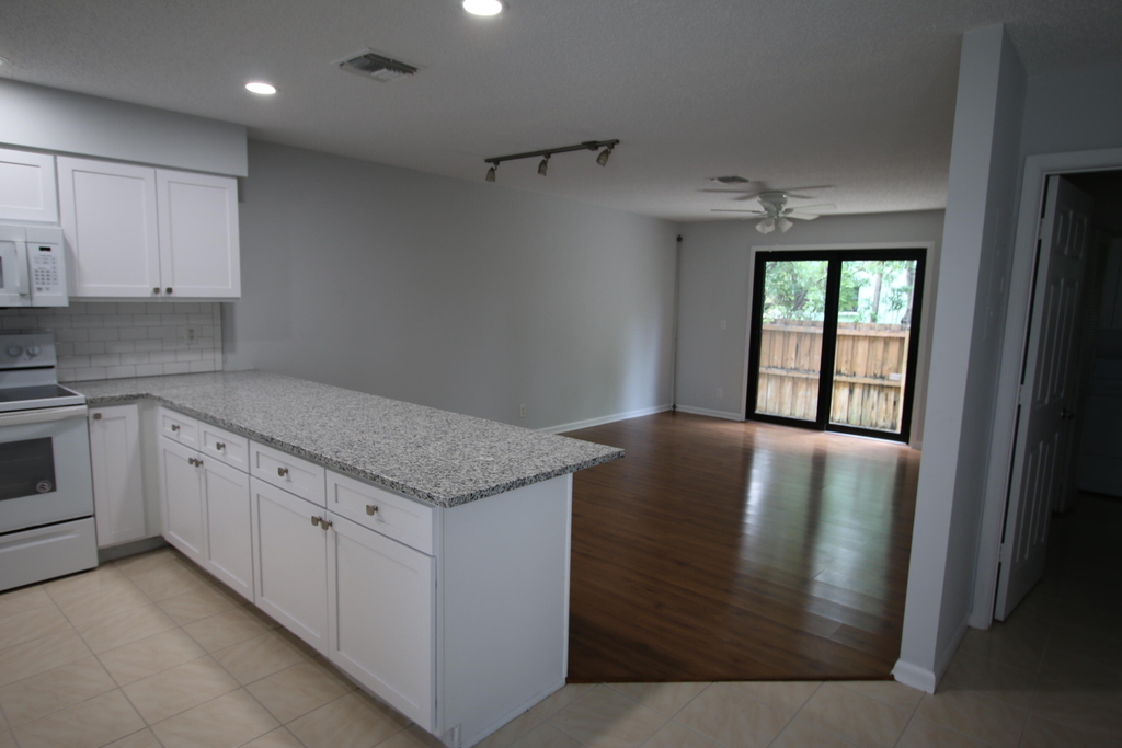 324 W Pine Street - Photo 1