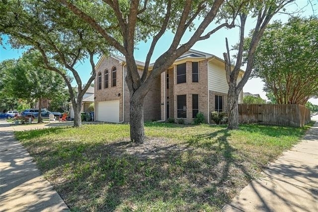 2100 Newport Drive - Photo 2