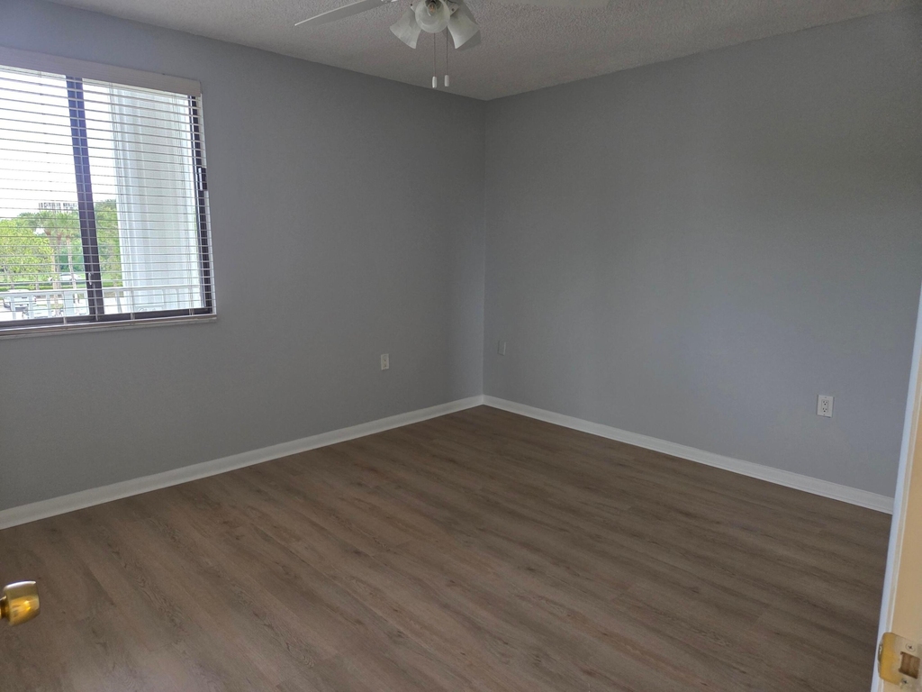 2421 Village Boulevard - Photo 19