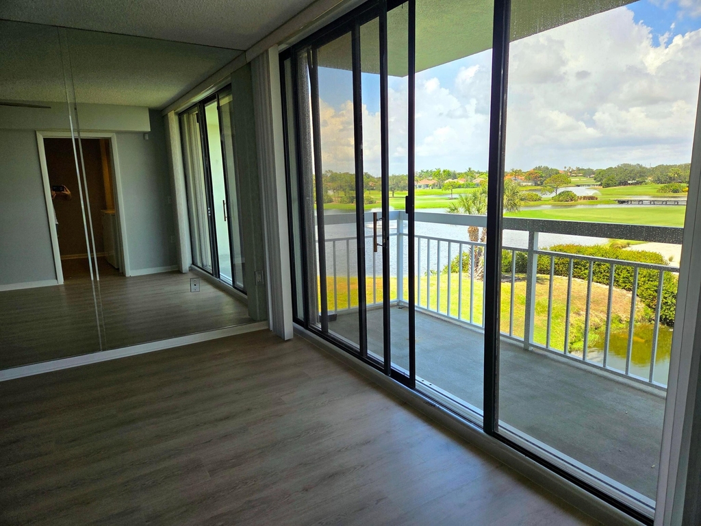 2421 Village Boulevard - Photo 4