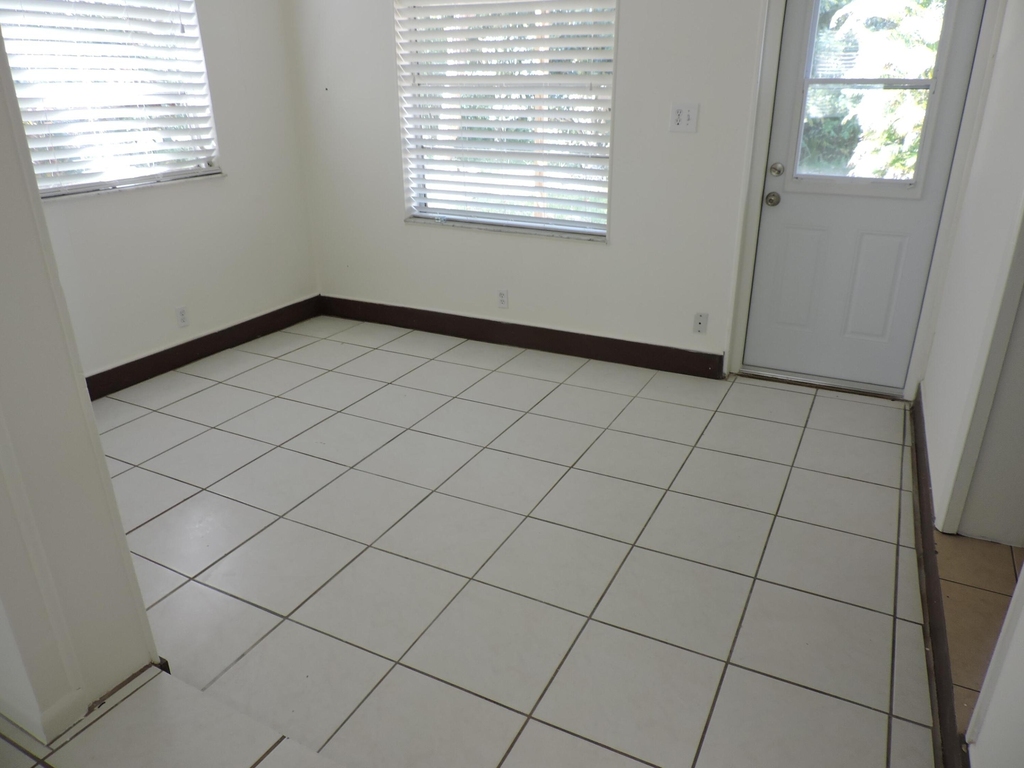 9046 Se Parkway Drive - Photo 6