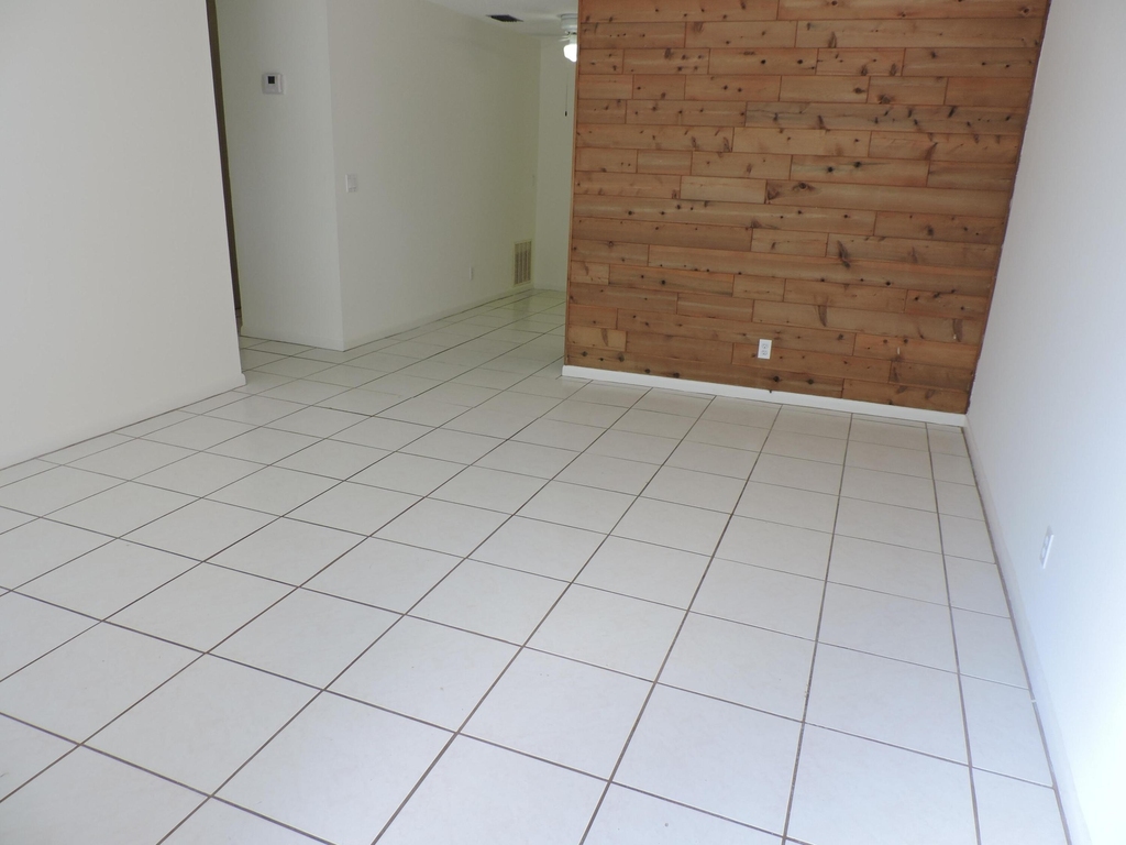 9046 Se Parkway Drive - Photo 2