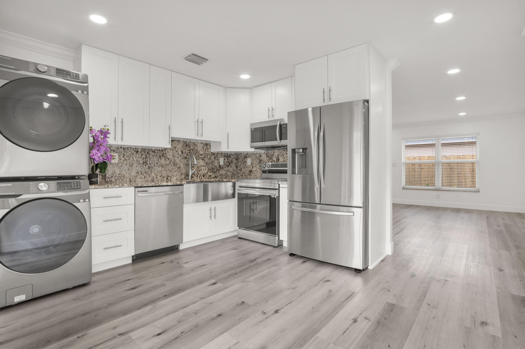 3421 Ne 5th Avenue - Photo 2