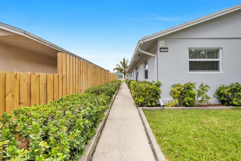 3421 Ne 5th Avenue - Photo 1