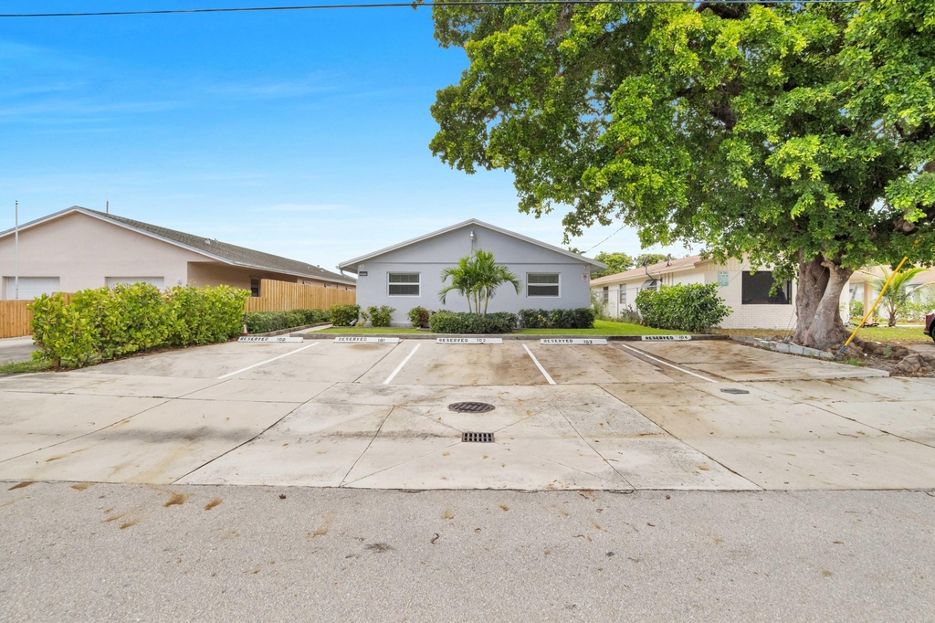 3421 Ne 5th Avenue - Photo 0
