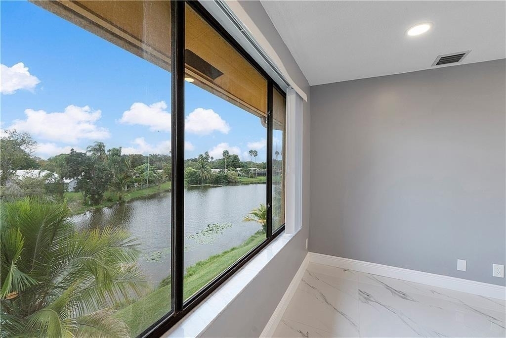 11477 Nw 39th Court - Photo 9