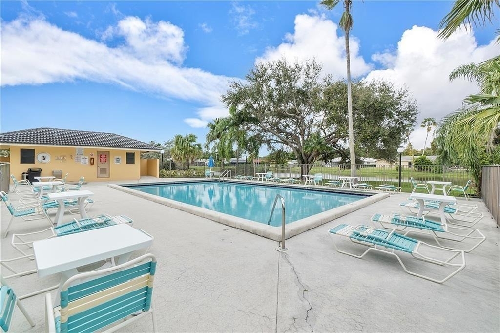 11477 Nw 39th Court - Photo 18