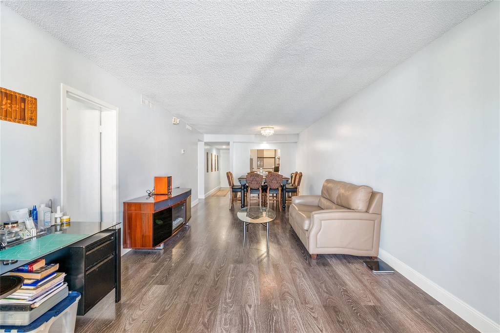 8437 Forest Hills Drive - Photo 11