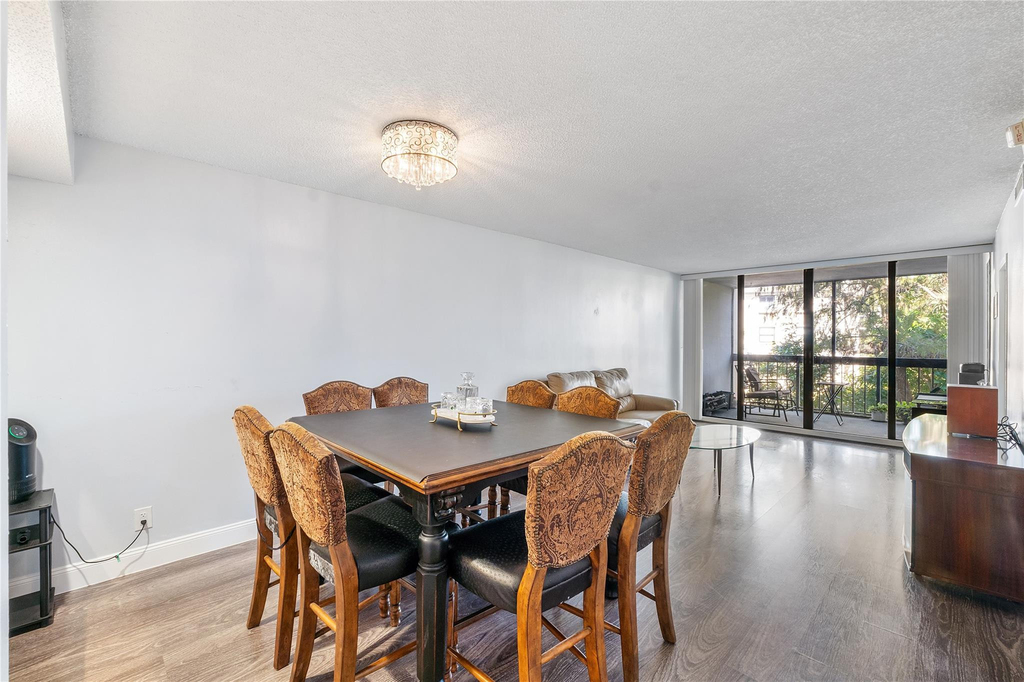 8437 Forest Hills Drive - Photo 4