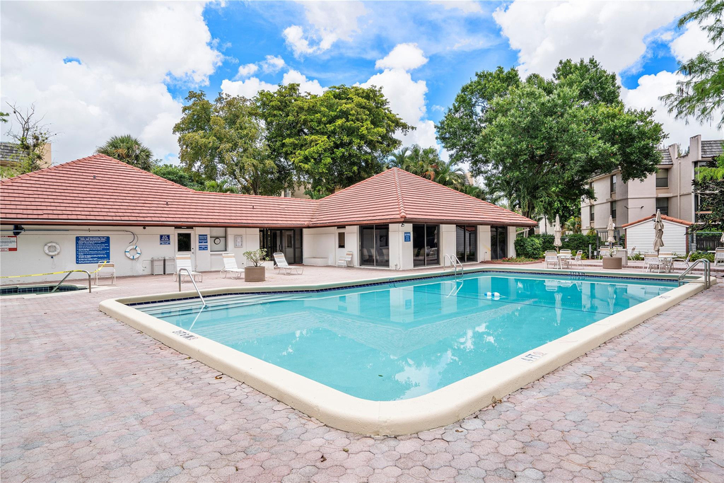 8437 Forest Hills Drive - Photo 22