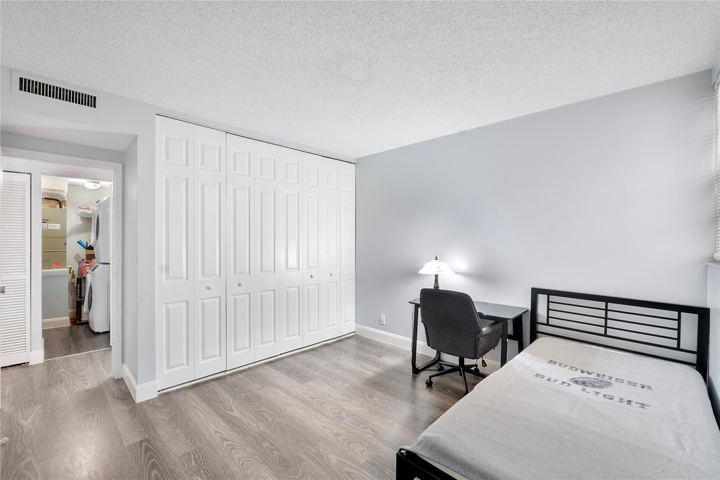 8437 Forest Hills Drive - Photo 8