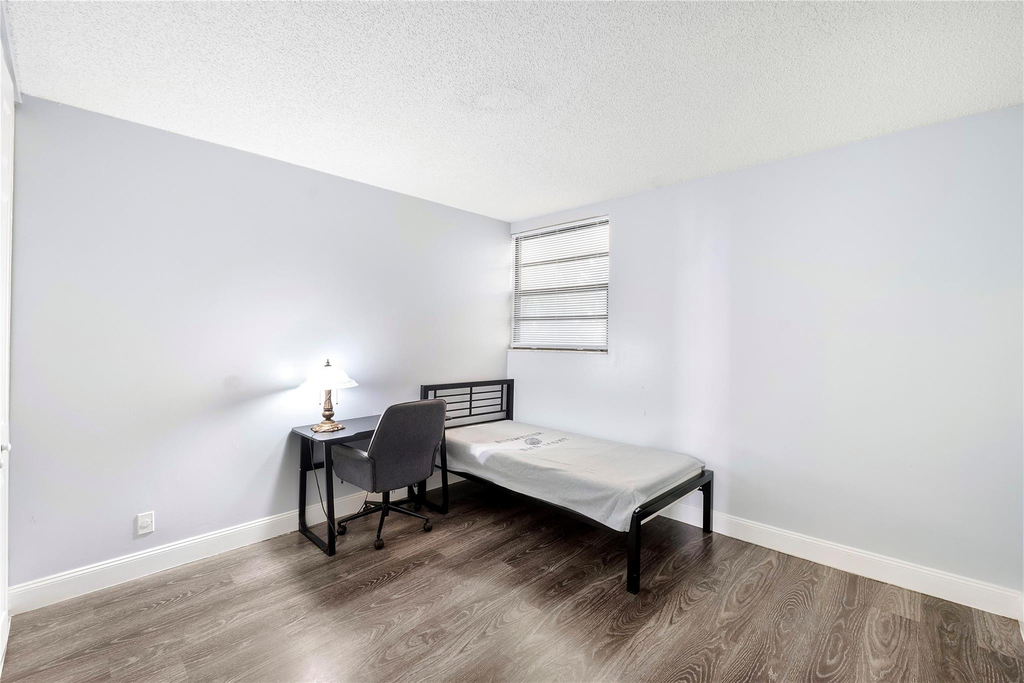 8437 Forest Hills Drive - Photo 7
