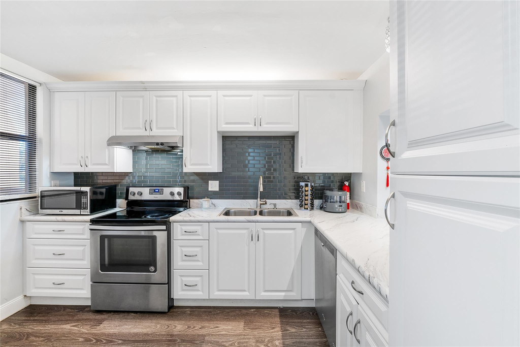 8437 Forest Hills Drive - Photo 2