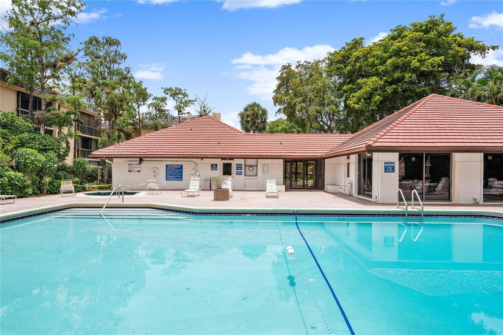 8437 Forest Hills Drive - Photo 23