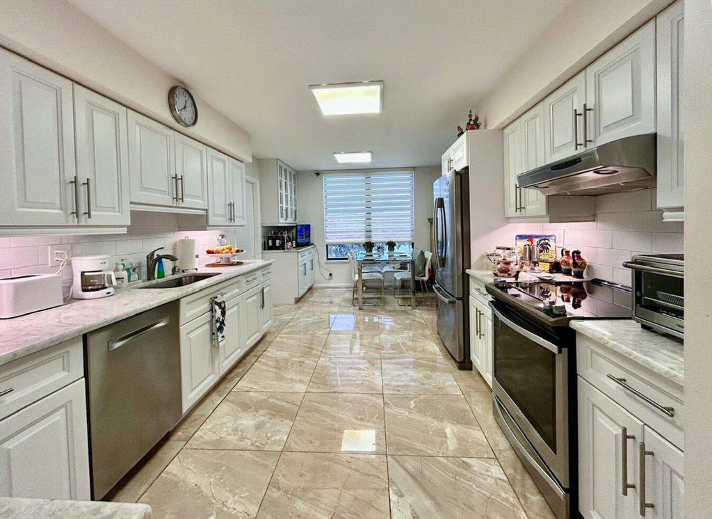 7568 Regency Lake Drive - Photo 24