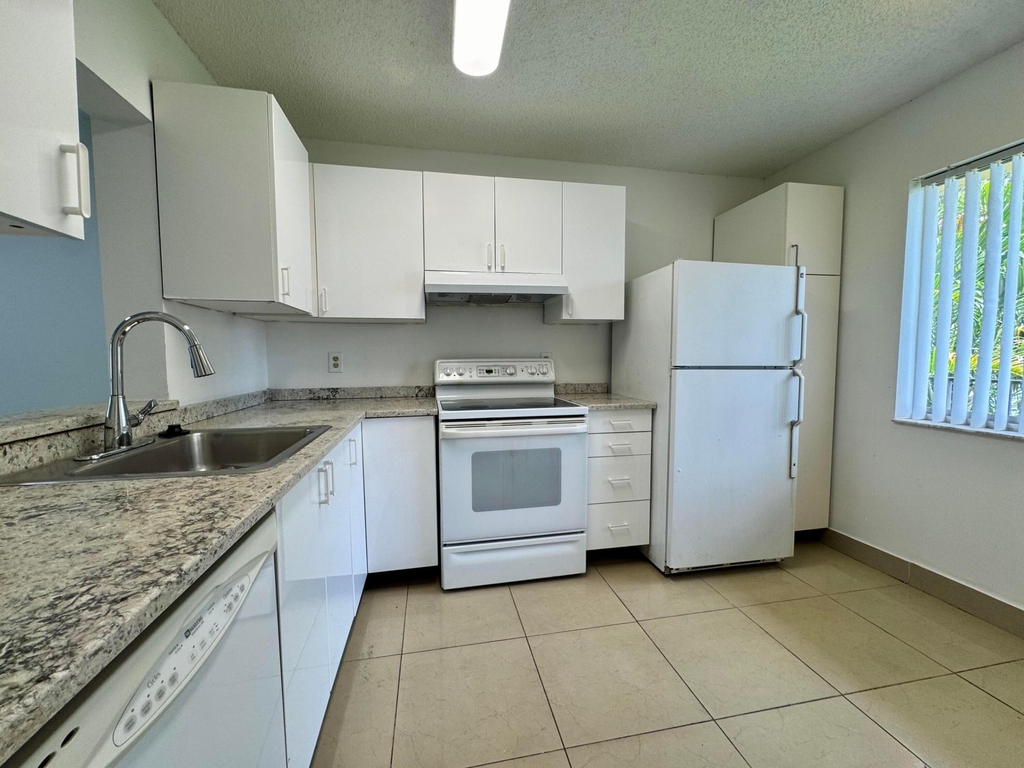 7770 Nw 50th Street - Photo 6