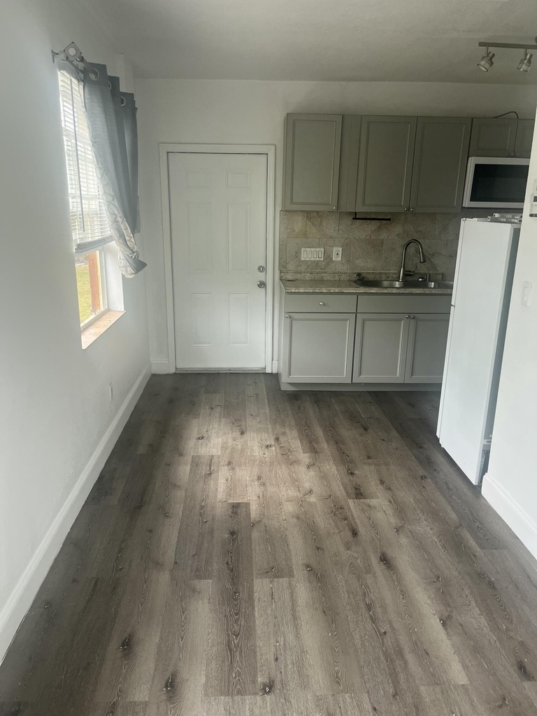 1462 40th Street - Photo 8