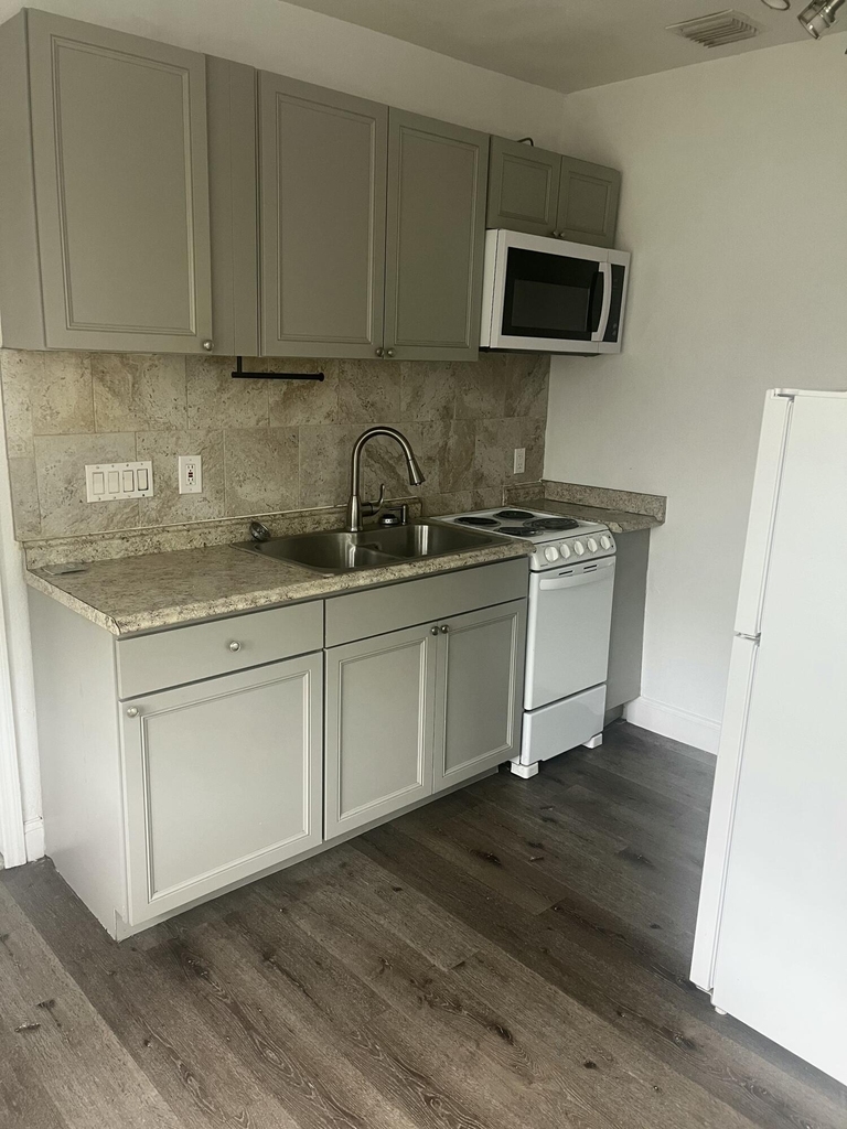 1462 40th Street - Photo 9