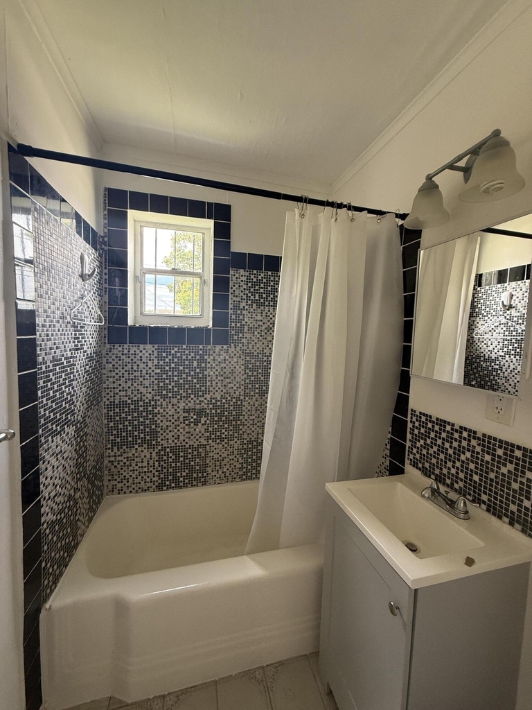 865 W 3rd Street - Photo 3