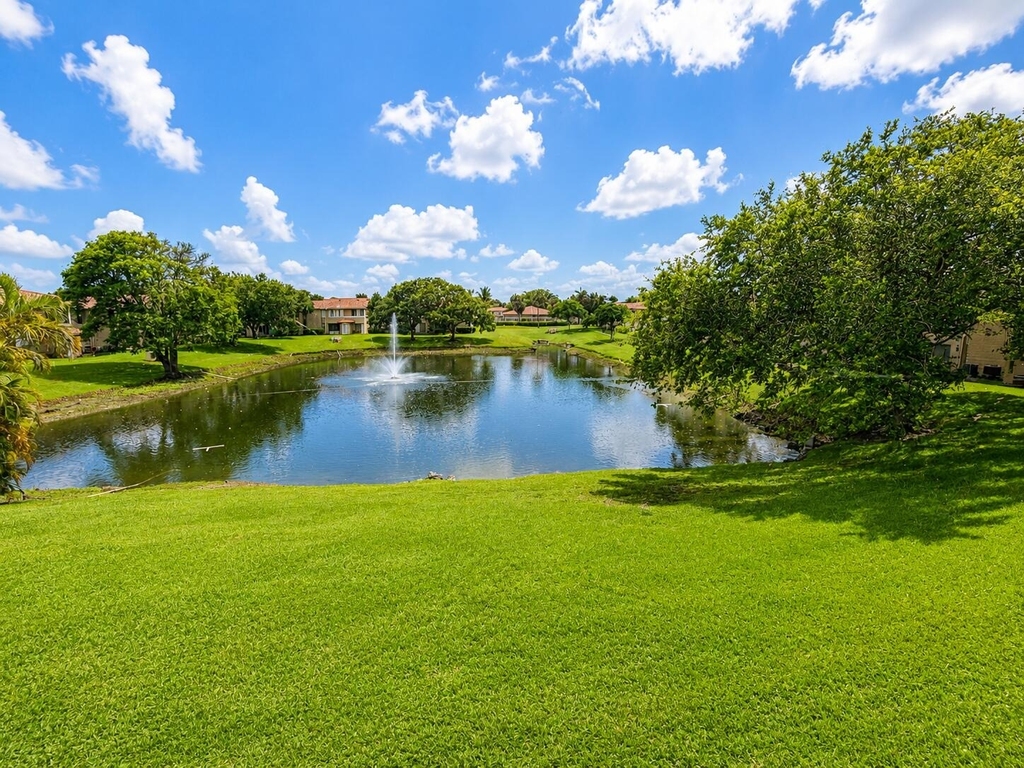 918 Twin Lakes Drive - Photo 1