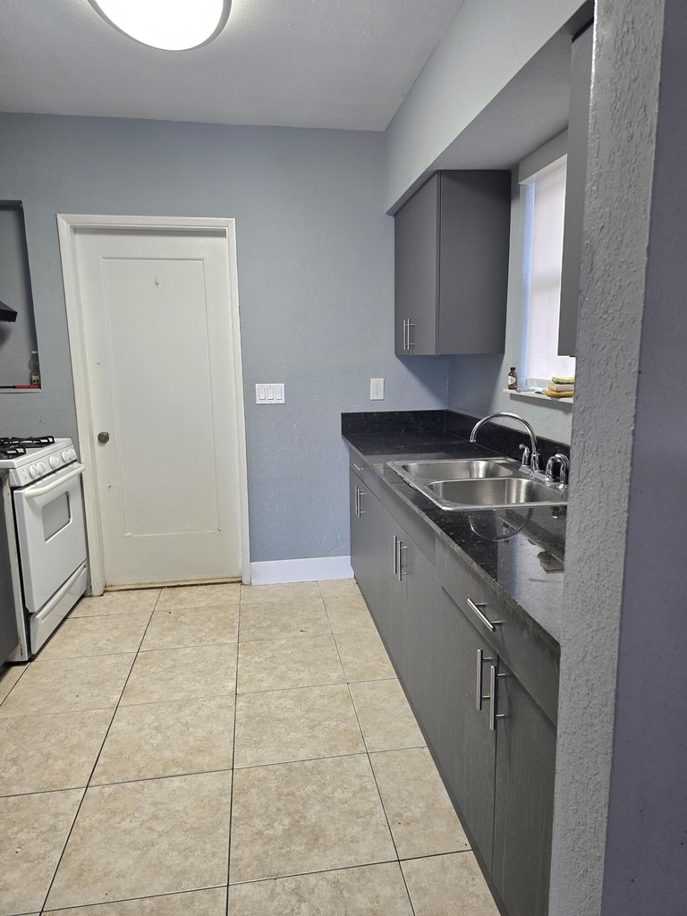 305 Sw 14th Street - Photo 5