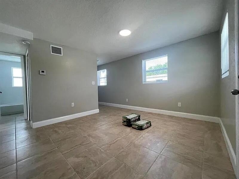 2505 Avenue L - Photo 3