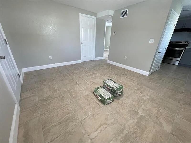 2505 Avenue L - Photo 4