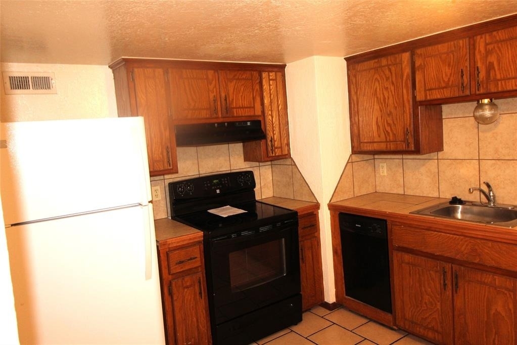 1901 E Lindsey Street - Photo 4